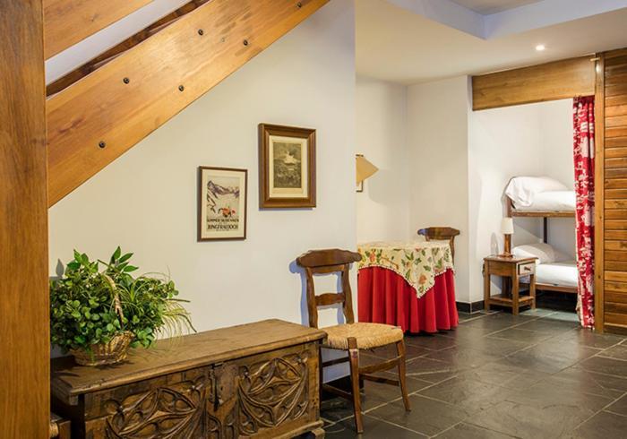Apartamentos Linsoles Eriste Zewnętrze zdjęcie